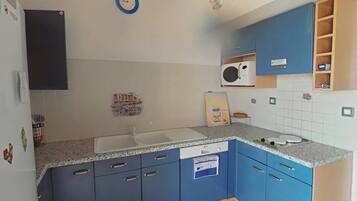 Réfrigérateur, micro-ondes, lave-vaisselle