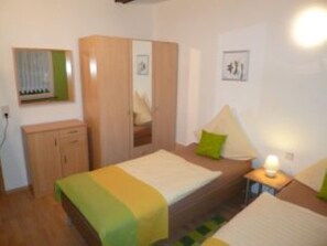2 chambres, fer et planche à repasser, Wi-Fi, literie fournie