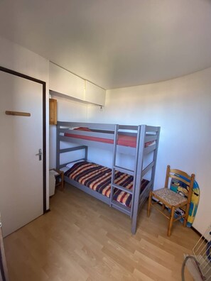 2 bedrooms