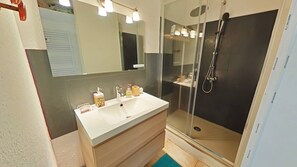 Bathroom - T2 200m from the beach with balcony (SAINT PIERRE LA  MER)