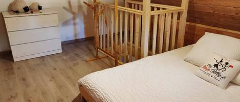 3 chambres, fer et planche Ă repasser, Wi-Fi, literie fournie