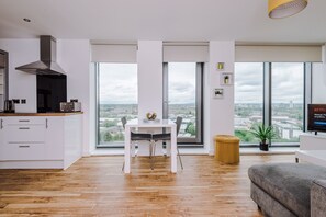 Room - Beautiful Apartments in Media City (Salford)