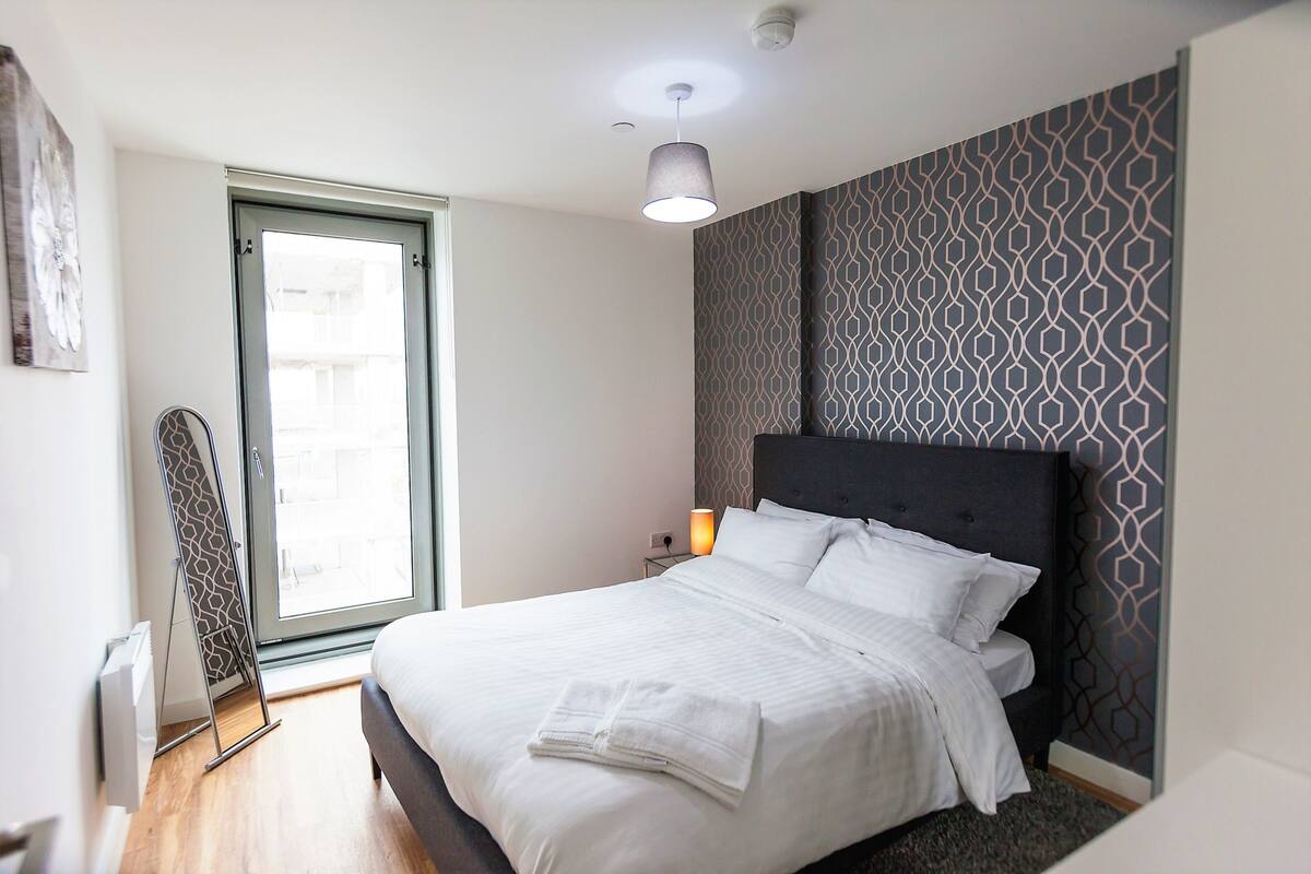 Apartment, 1 Bedroom | Premium bedding, laptop workspace, iron/ironing board, WiFi (free)