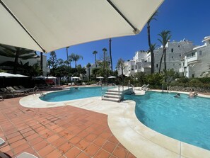 Outdoor pool - 150 meters from the beach, large terrace, sea view, Pool & tropical gardens (Marbella)