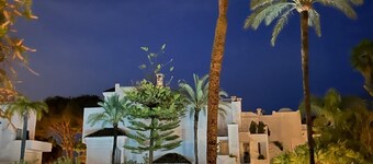 150 meters from the beach, large terrace, sea view, Pool & tropical gardens