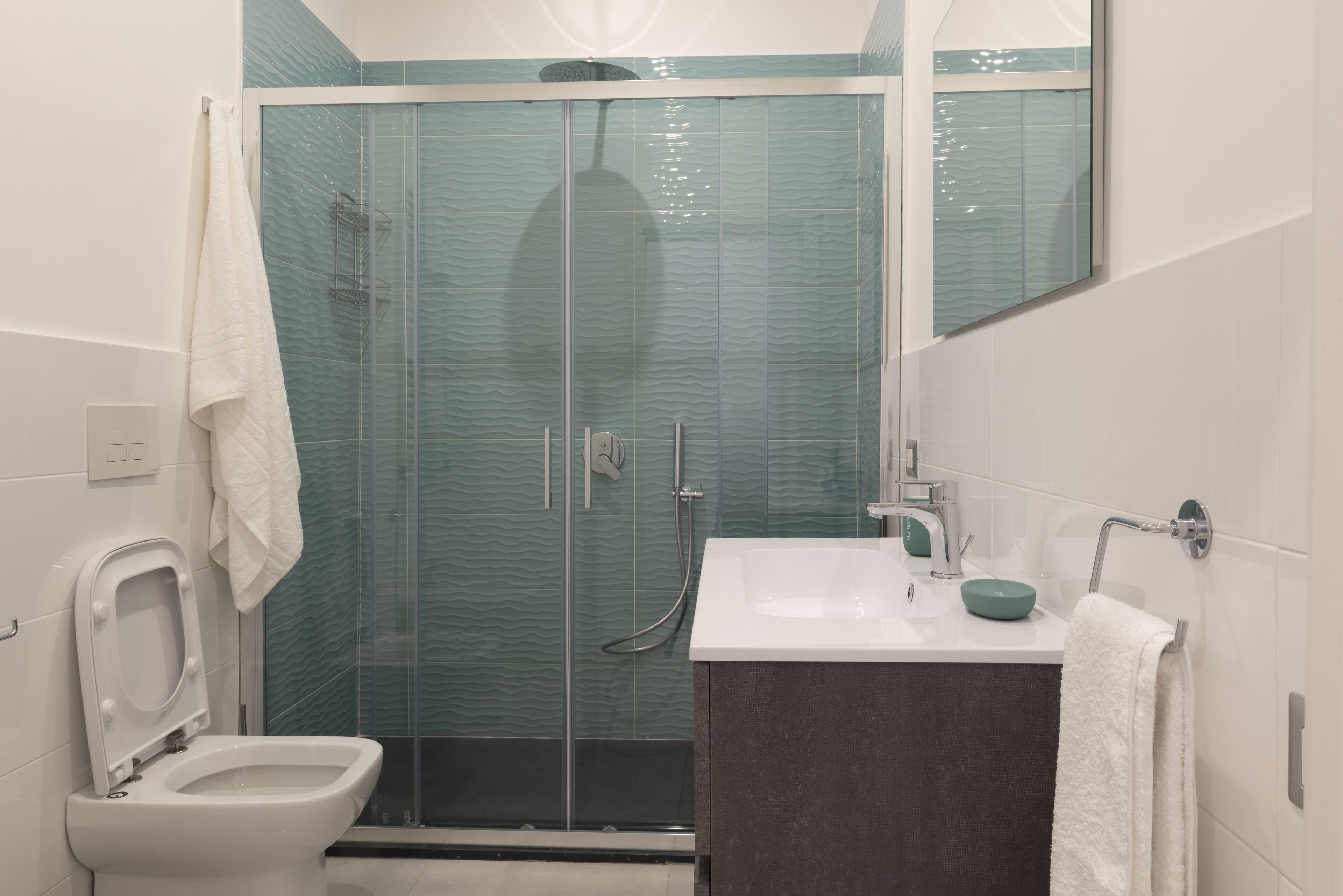 Amenidades de baño gratuitas y secadora de cabello 