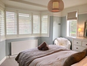 3 dormitorios, escritorio, cortinas opacas