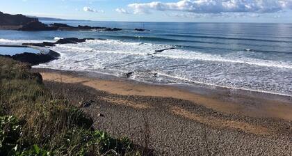 Peaceful and comfortable HOUSE with COUNTRYSIDE views, 5 min drive to beach
