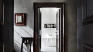An open doorway leading to a bathroom with a towel hanging on the wall. - Hotel PURS (Andernach)