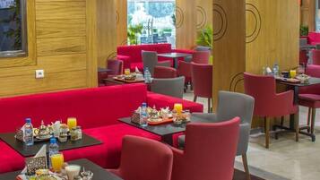 Ilmainen päivittäinen mannermainen aamiainen