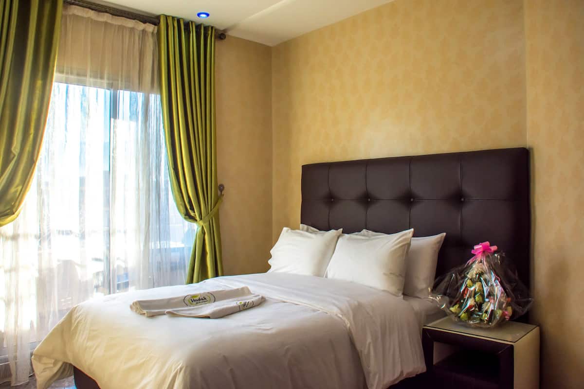 Desk, blackout curtains, free WiFi, bed sheets