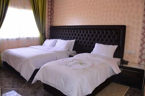 Quarto triplo | Escrivaninha, cortinas blackout, Wi-Fi de cortesia, roupa de cama