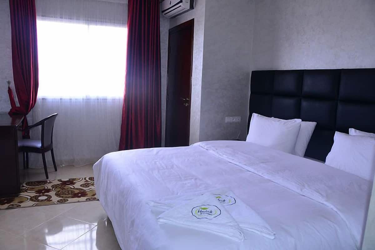 Double Room, 1 Double Bed | Desk, blackout curtains, free WiFi, bed sheets