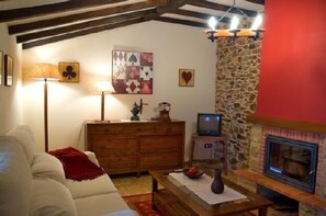 Smart TV, fireplace, DVD player