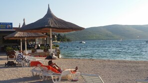Beach nearby, sun-loungers, beach umbrellas, 2 beach bars - Apartments Viktorija (Seget)