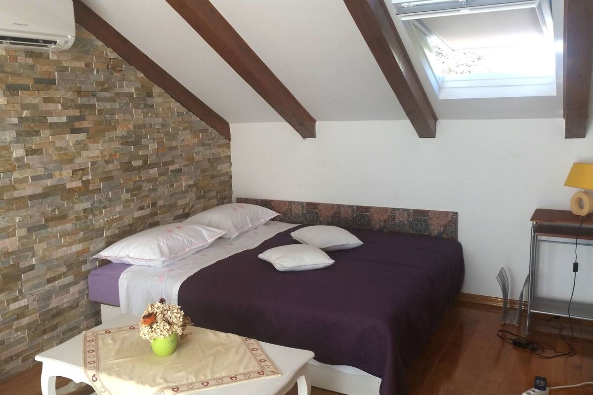 Appartement, vue sur la mer (2+1 Vintage) | Rideaux d’obscurcissement, accès au Wi-Fi (inclus), literie fournie