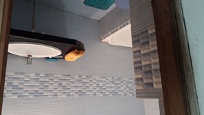 Secador de pelo y toallas