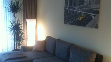 Fernseher, Bücher, Stereoanlage