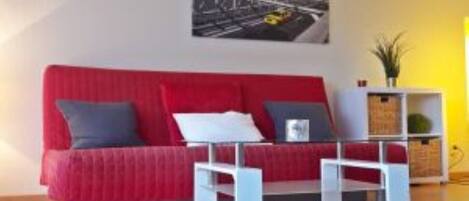 TV, bøker og stereoanlegg