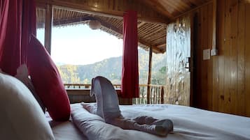 Huts | Blackout curtains, soundproofing, bed sheets