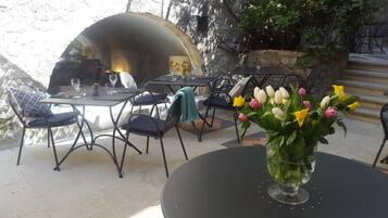 Ze serveren er ontbijt, lunch en diner