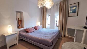 1 bedroom, individually decorated, individually furnished