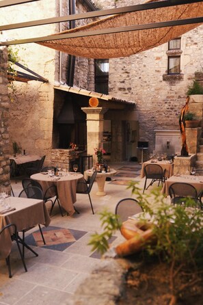Breakfast, lunch and dinner served - La Fête en Provence - Chambres (Vaison-la-Romaine)