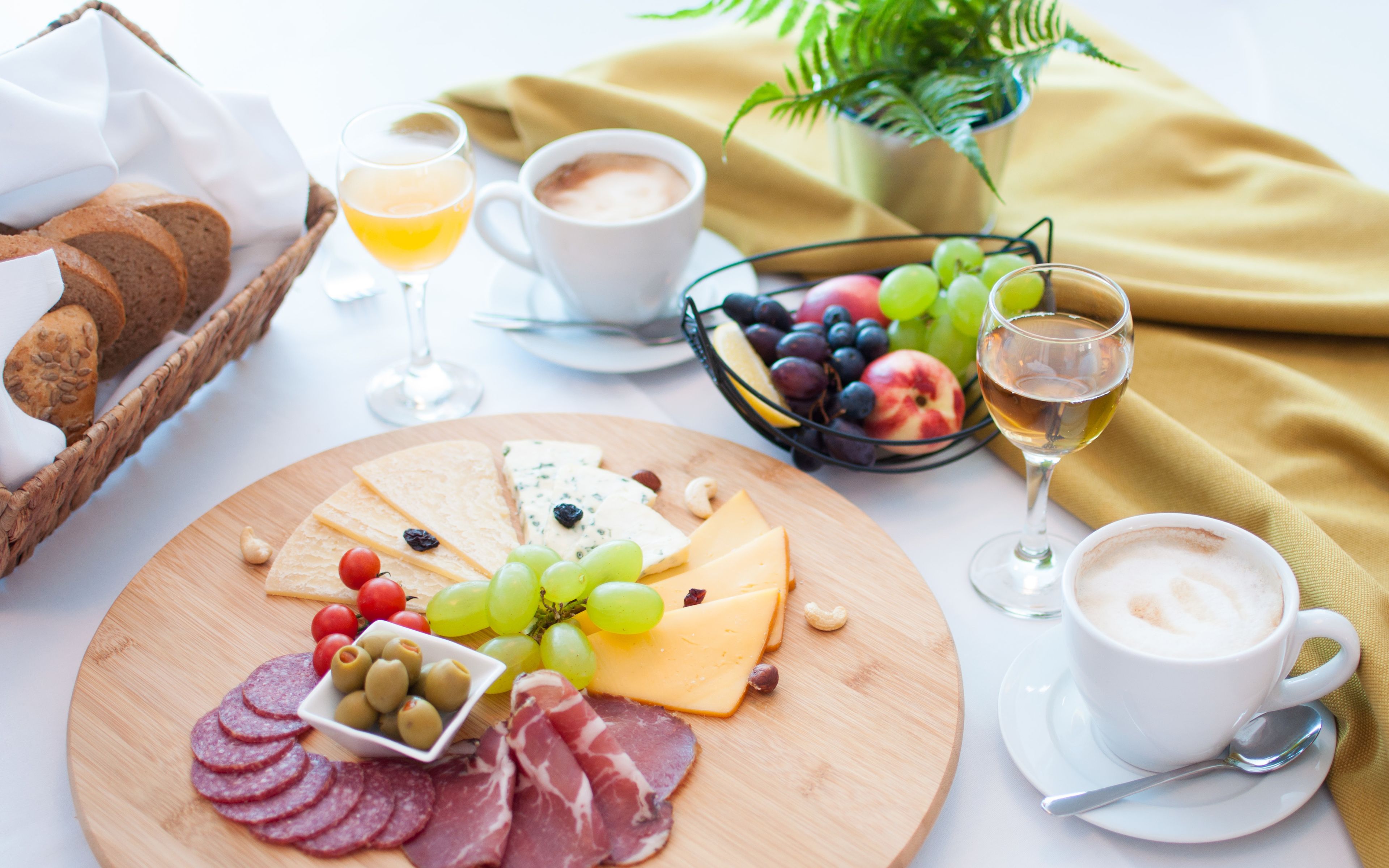Café da manhã com buffet grátis todos os dias