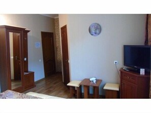 Standard Twin Room | Free WiFi, bed sheets - Hotel Uman (Uman)
