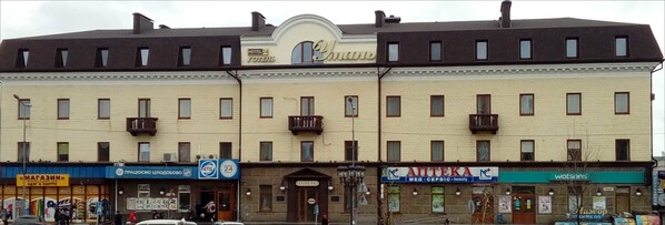 Front of property - Hotel Uman (Uman)
