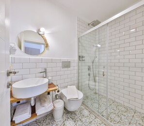 Kanavice | 浴室 | 淋浴设施、大花洒淋浴喷头、吹风机、拖鞋