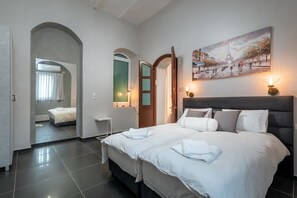 Departamento Deluxe, varias camas | 2 habitaciones, tabla de planchar con plancha y cunas gratuitas 