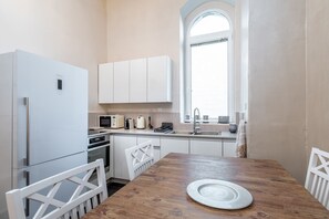 Deluxe Apartment, Multiple Beds | In-room dining