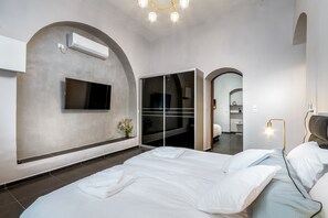 Departamento Deluxe, varias camas | 2 habitaciones, tabla de planchar con plancha y cunas gratuitas 