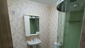 Apartment, 3 Bedrooms | Bathroom - Cory's House (Sibiu)
