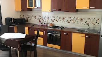 Apartment, 3 Bedrooms | Private kitchen | Full-sized fridge, microwave, oven, stovetop