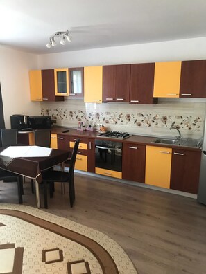 Apartment, 3 Bedrooms | Private kitchen