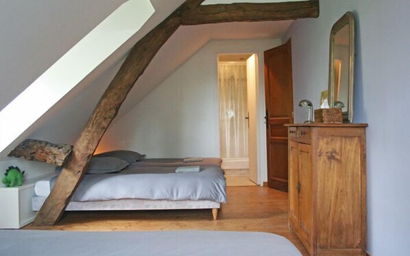 Individually decorated, individually furnished, free cots/infant beds