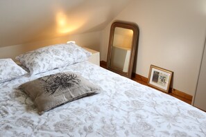 Individually decorated, individually furnished, free cots/infant beds