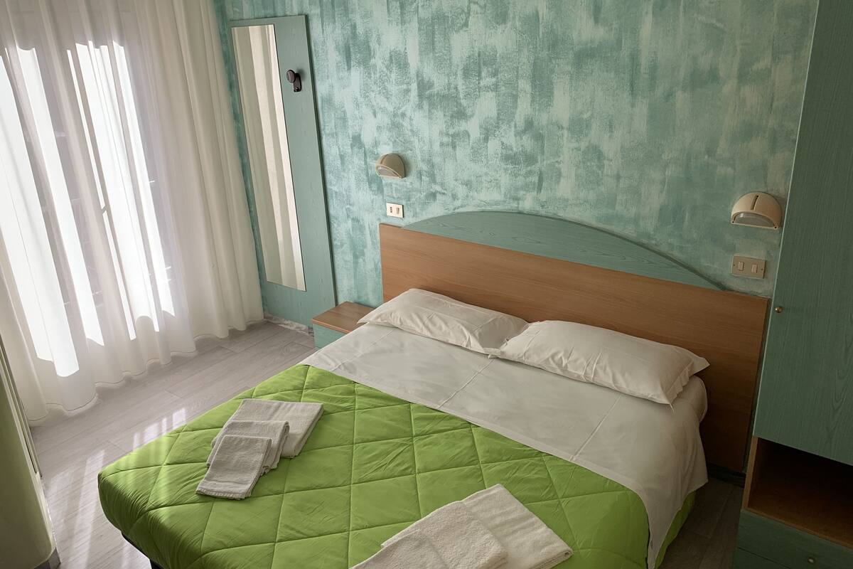 Free WiFi, bed sheets