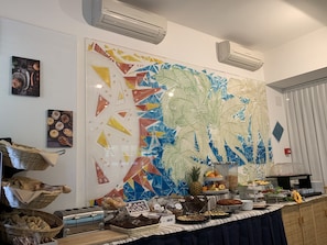 Free daily buffet breakfast