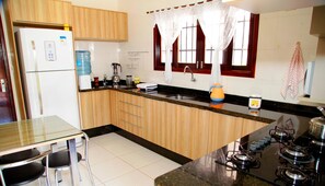 Fridge, stovetop, blender, cookware/dishes/utensils