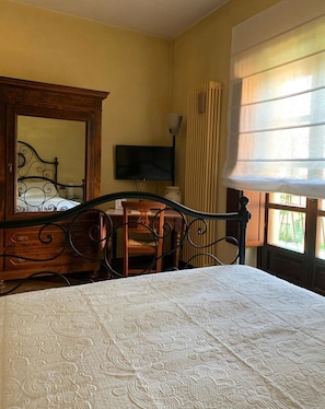 Quarto casal standard, 1 cama Queen | 1 quarto, frigobar, cofres nos quartos, escrivaninha