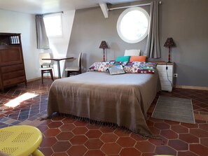 더블룸, 금연 (Bistro) | 각각 다른 스타일의 인테리어, 각각 다르게 가구 비치, 다리미/다리미판, 무료 WiFi