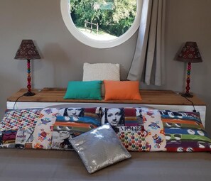 Double Room, Non Smoking (Bistro) | Individually decorated, individually furnished, iron/ironing board