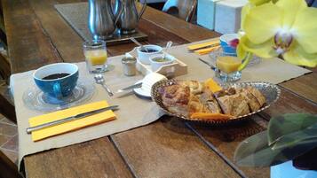 Sudah termasuk sarapan ala kontinental setiap hari