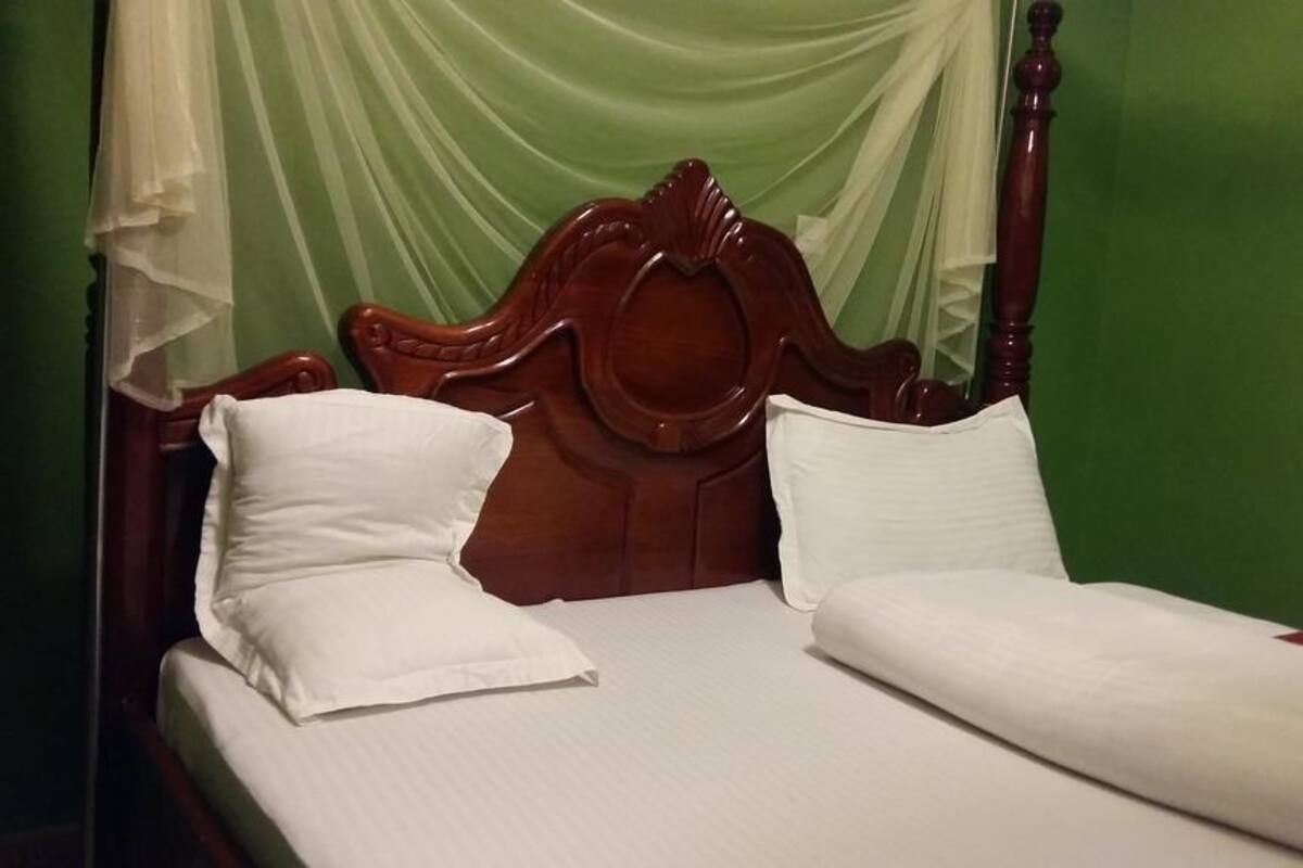 Desk, iron/ironing board (on request), WiFi (free), bed sheets