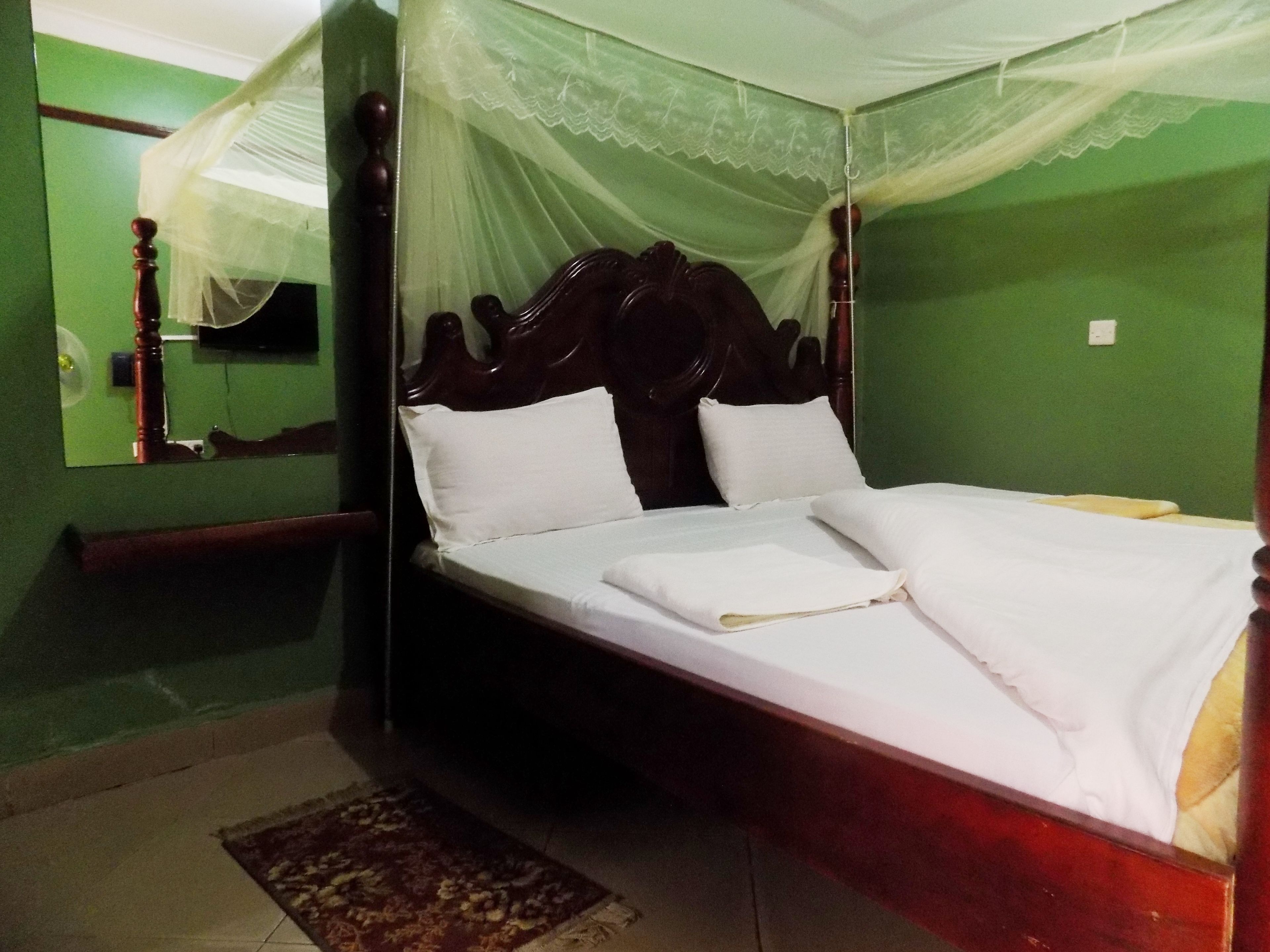 Desk, iron/ironing board, free WiFi, bed sheets
