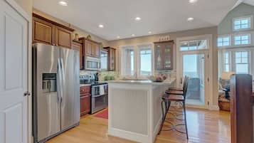 Dishwasher, coffee/tea maker, cookware/dishes/utensils, dining tables