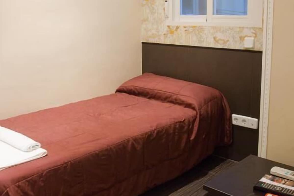 In-room safe, blackout curtains, free WiFi, bed sheets